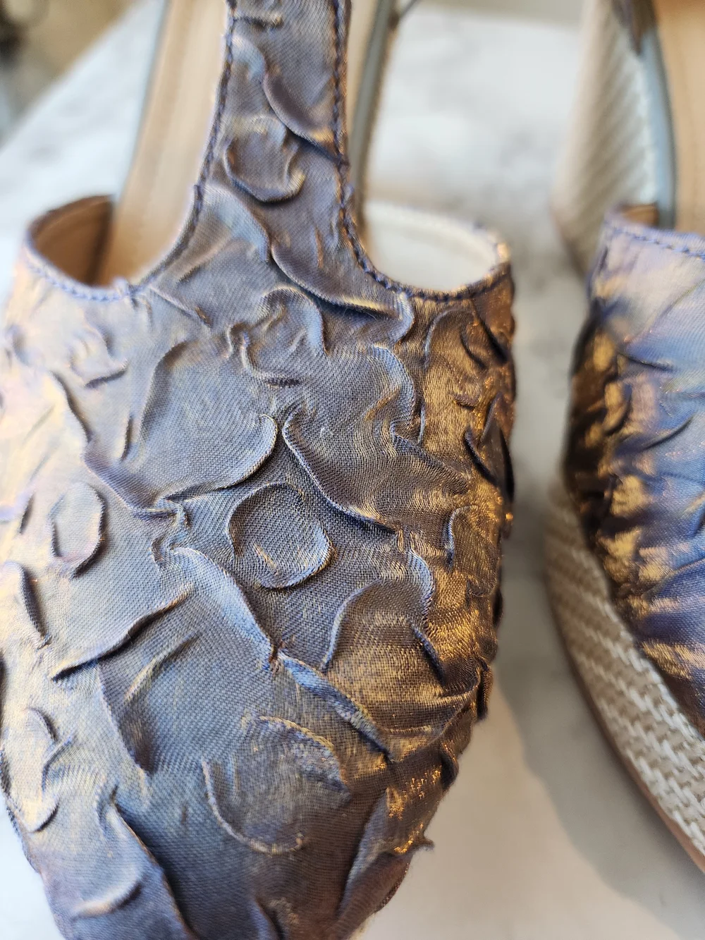 🇮🇳Metallic/Iredescent Lavender/Mauve/Gold Wedge Sandals with T-Strap SZ 41